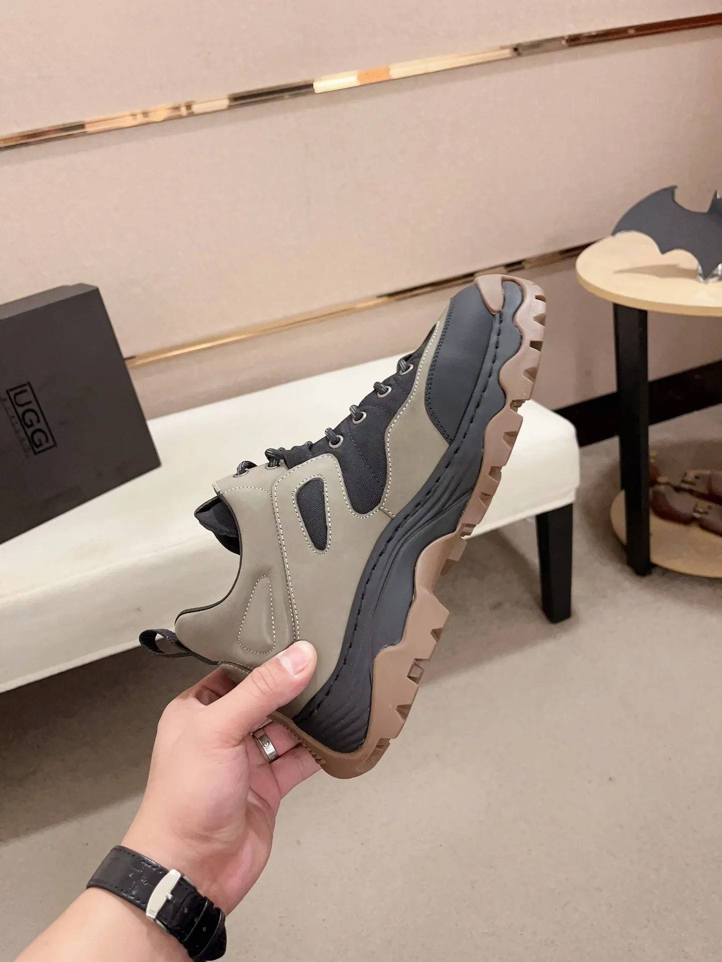 Factory Price: 360 Men's Men's Shoes💰North American Men's Shoes Ugg ☃️In the special sale of new high-quality men's shoes snow boots in autumn and winter, the nemesis of extreme cold weather! Made of cowhide leather, merino wool lining, and original outsole, whether driving, outdoor or daily wear, there is always one that suits you! Code number 39-44